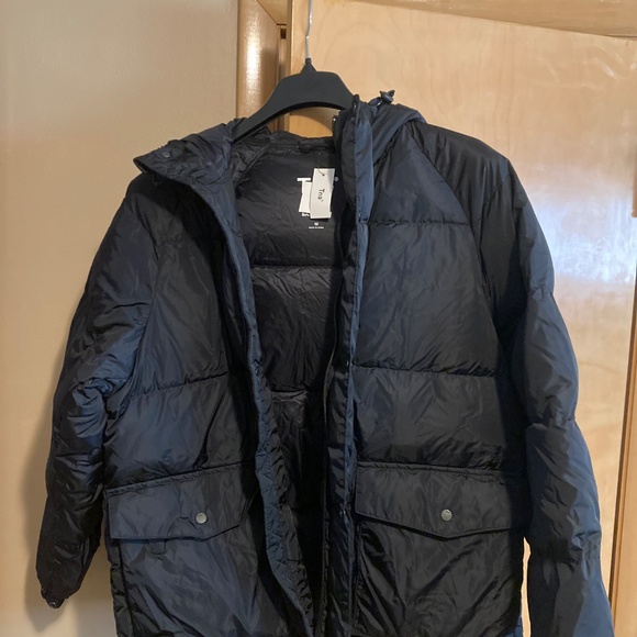NWT Aritzia Basecamp Puffer Black - Picture 3 of 5
